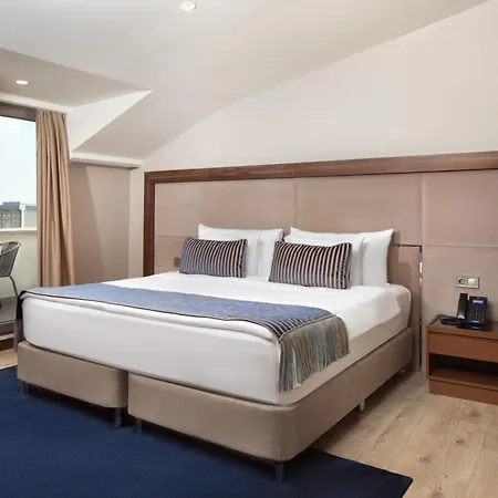 Tryp By Wyndham Sisli 4*