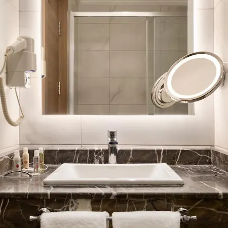 호텔 Tryp By Wyndham Sisli 4*