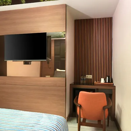 Tryp By Wyndham Sisli 4*